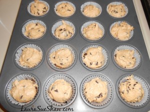 No-Bake Peanut Butter Chocolate Chip Mini Cheesecakes